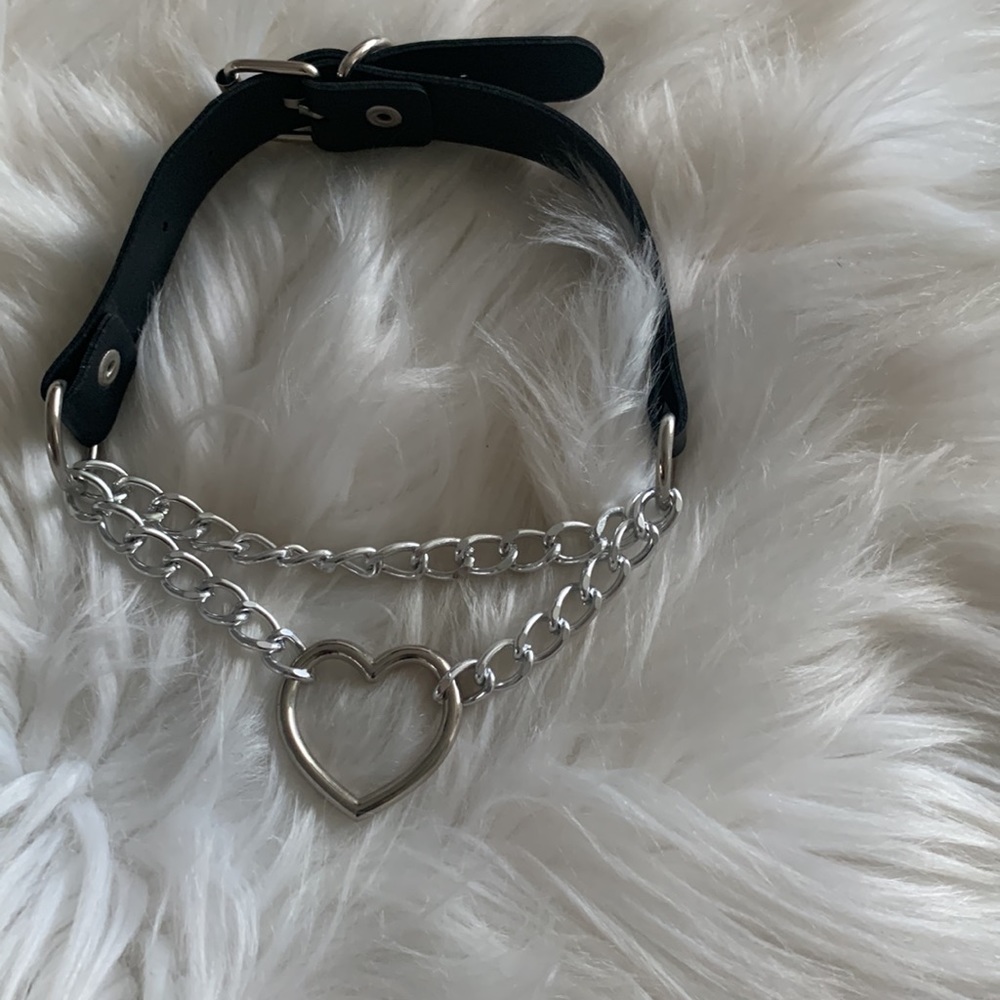 Leather heart adjustable choker